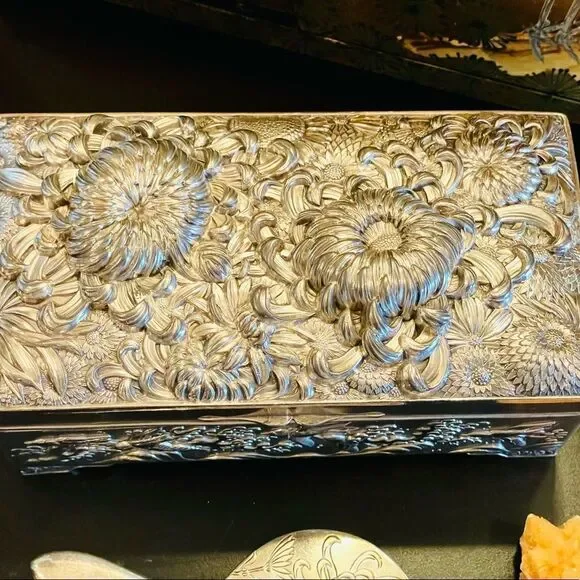 ♥️ Japanese Meiji Silver Chrysanthemum Box High Relief Repoussé Antique